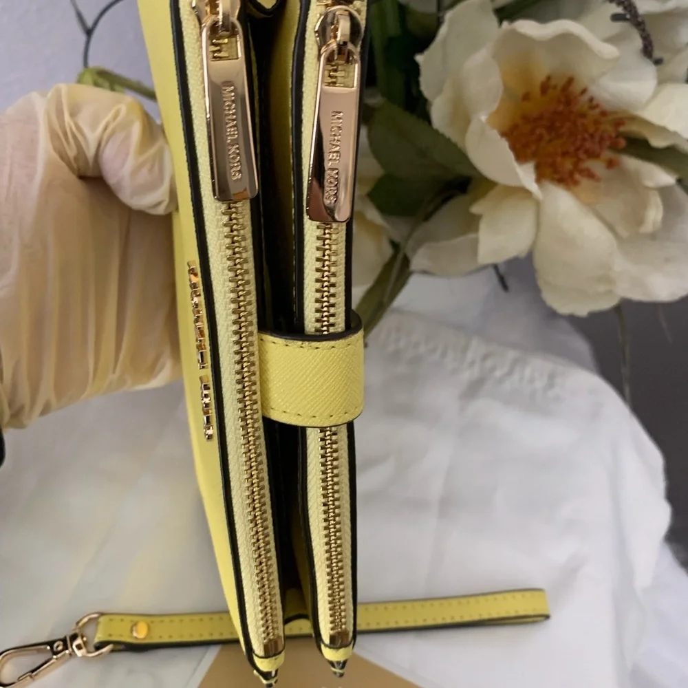 MICHAEL KORS LG DOUBLE ZIP WRISTLET PHONE/CASE HOLDER - Picture 6 of 8